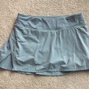 Lululemon play off the pleats mid rise skirt regular length powder blue size 8